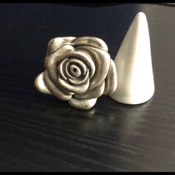 Modcloth Jewelry - Rose Metal Ring, 6